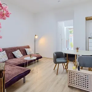 Large In Centre Pula! Apartment