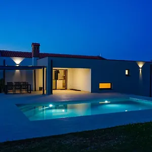 Lia With Pool - Luxury In Vintijan, Near And Medulin Villa