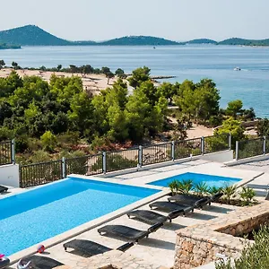 Camp Panorama With Pool Campingplatz Drage